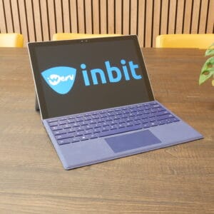 Microsoft Surface Pro 5 – i5 7300U 4GB Windows 10 pro Refurbished