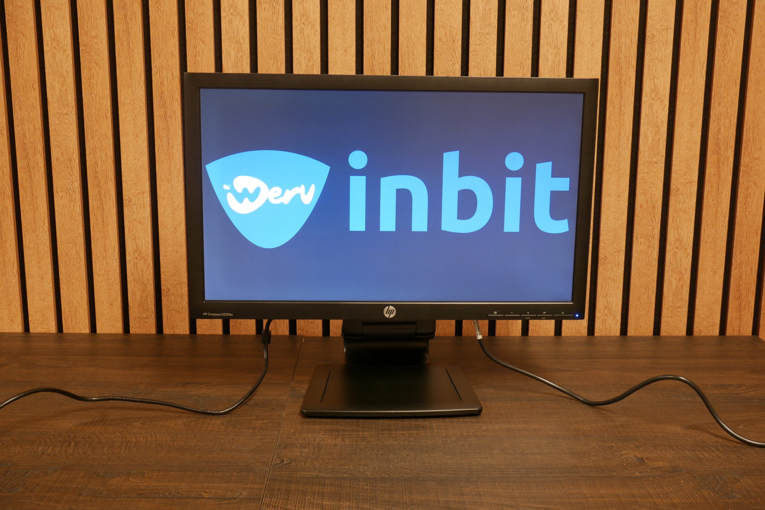 HP Compaq LA2306x Refurbished